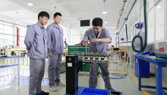 成都汽车职业技术学校招生办电话多少