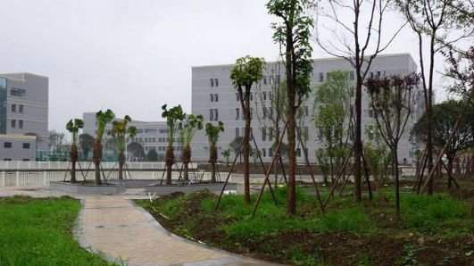 成都百年农工子弟职业学校招生办电话多少