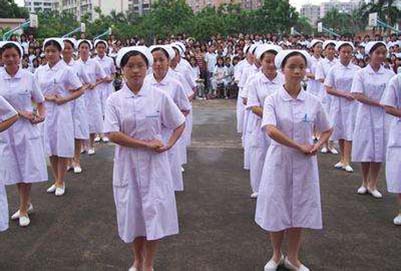 在学习成都护理专业学校可不可以靠药师