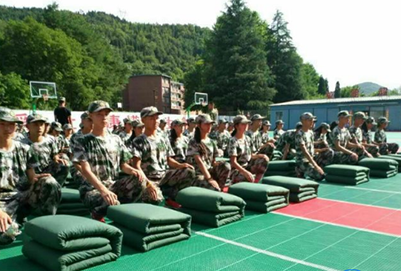 贵州现代经济学校对初中生的管理严格吗