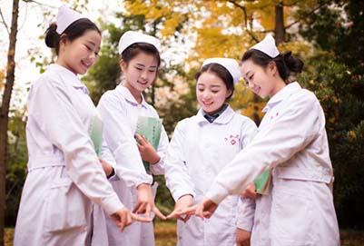 成都卫生学校中医康复保健专业、