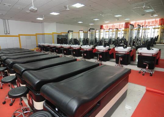 2019年重庆五一高级技工学校美发与形象设计