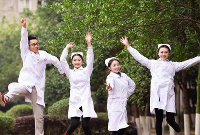 如何选择顶尖护士学校