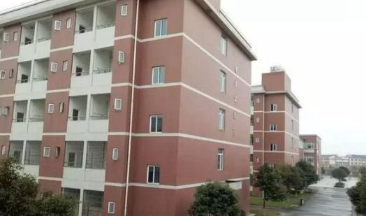 渠县职业中专学校很快融入军训中