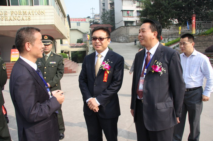 时任市经济信息委主任到重庆市机械高级技工学校检查指导工作