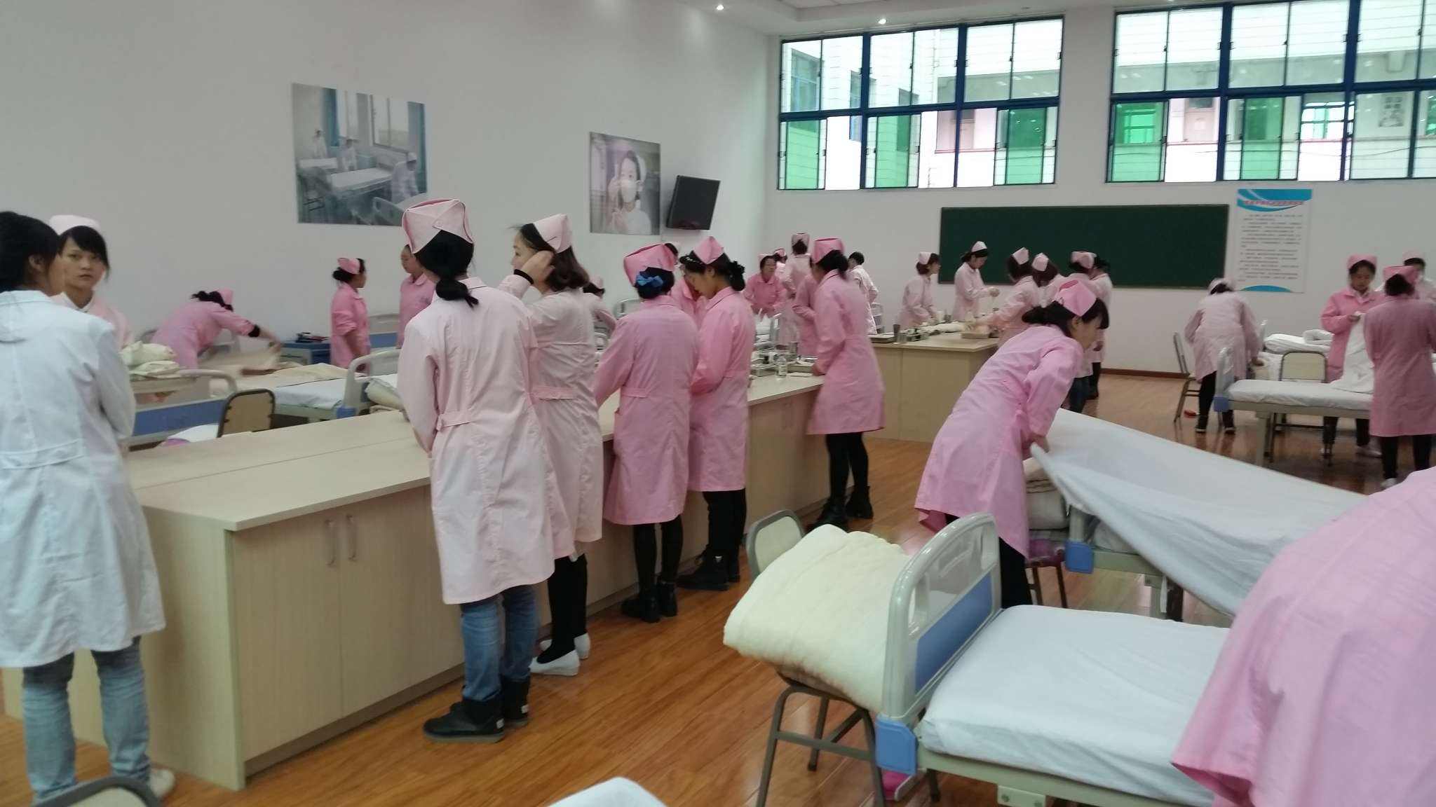 2019年重庆市护士学校资助政策和就业保障