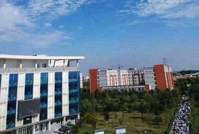 重庆工商大学融智学院官方网站网址是多少？