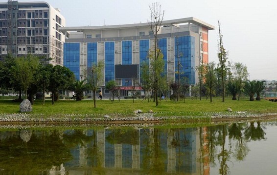 成都市铁路卫生学校的招生分数线