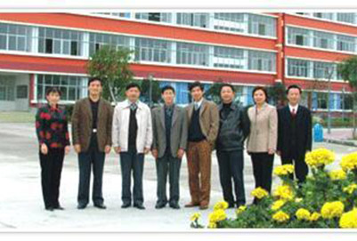 领导参观成都大学医护学院