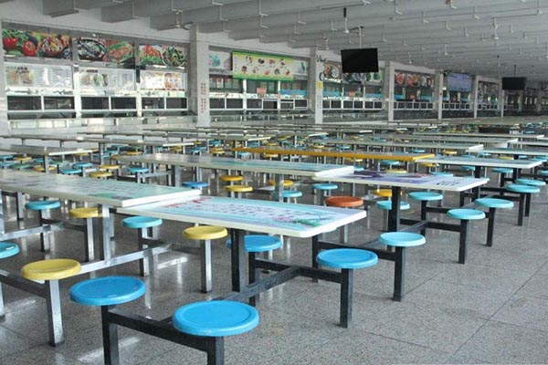 重庆建筑高级技工学校食堂环境