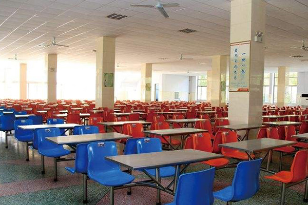 巴中技工学校食堂环境