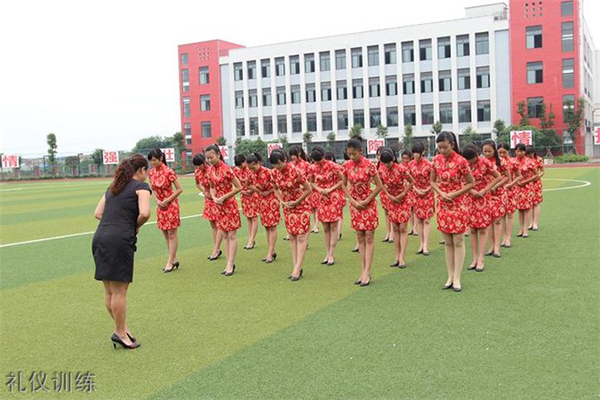 四川省安岳第一职业技术学校的校园环境图片