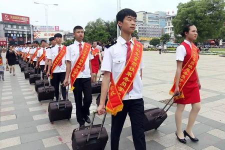 成都好一点的高铁乘务专业学校有哪些,四川铁路职业学校