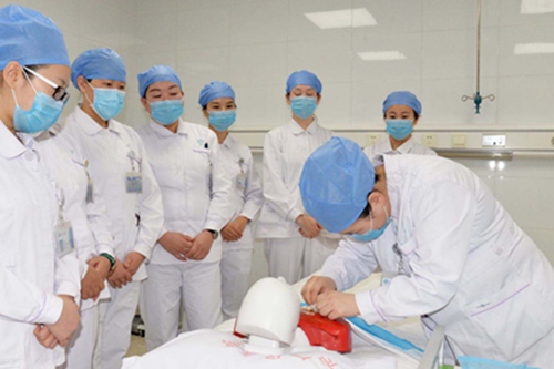 贵阳市护理专业学校招收男生吗?