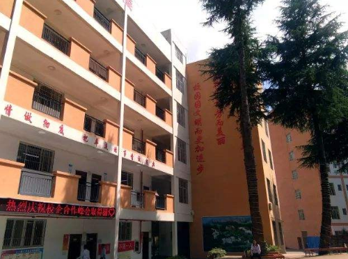 贵阳市商贸学校招生报名简介【新生入学须知】