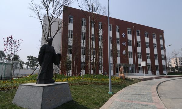 四川省商务学校实训楼 四川省商务学校实训楼
