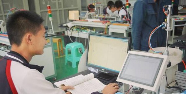 成都技师学院南校区电气自动化专业