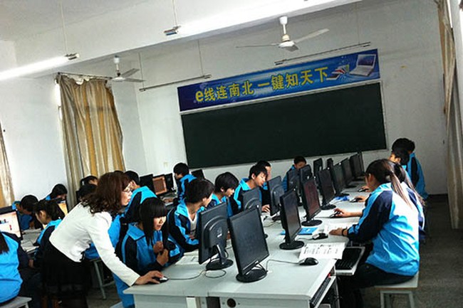 荣县乐德职业中学校计算机实训课