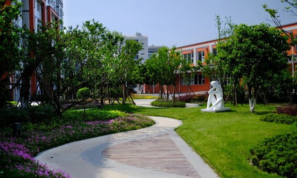 成都铁路卫生学校校园小径
