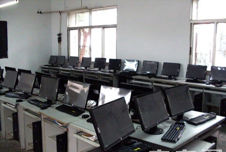 自贡三星职业技术学校(自贡三星职中)计算机房