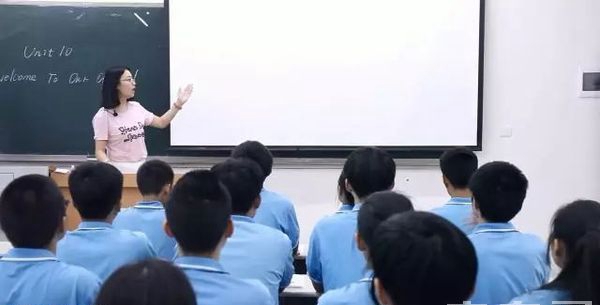 四川托普计算机职业学校英语课堂