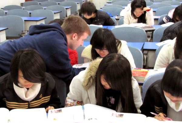 四川广播电视中等专业学校外教辅导学生