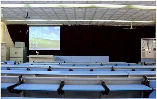 四川省成都市财贸职业高级中学校多媒体教室