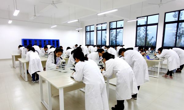 乐山市医药科技学校（成都校区）微生物实验（浦江）