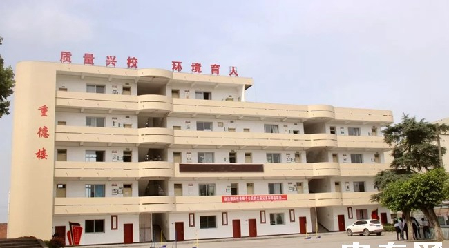 自贡市永安职业中学校重德楼