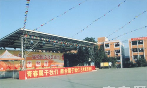 成都华夏旅游商务学校（双流华夏幼师学校）校园大舞台