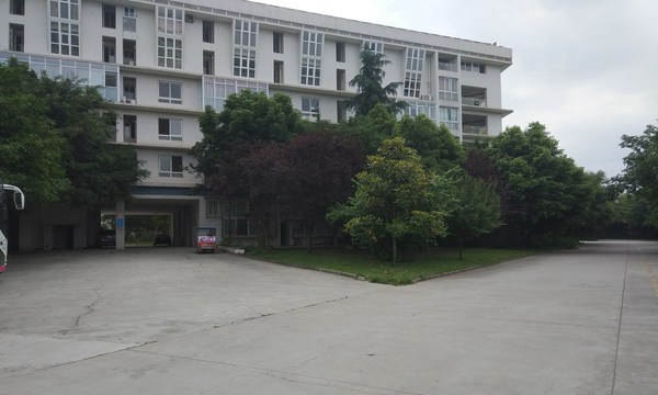 乐山市医药科技学校龙泉：校园风貌