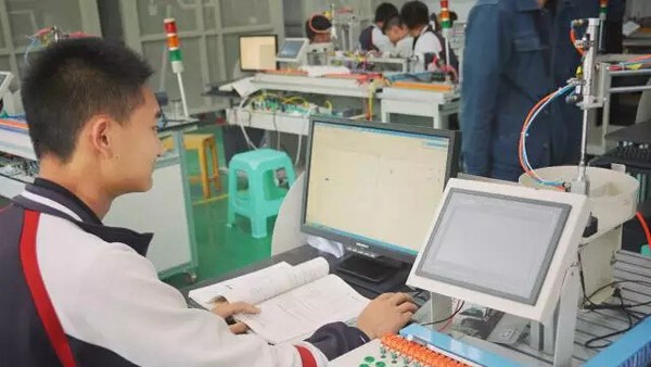 四川省崇州市职业中专学校电气自动化与维修专业