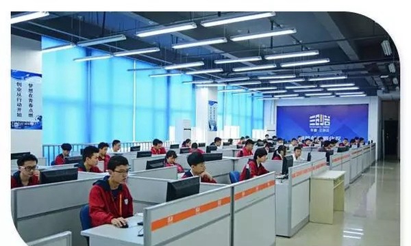 成都市现代职业技术学校（原成都女子职业学校）计算机实验实训室（1）