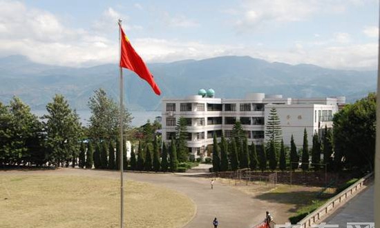 凉山州职业技术学校(西昌铁路职业技术学校)远看教学楼