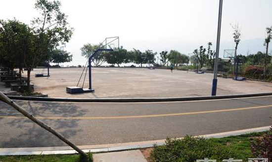 凉山州职业技术学校(西昌铁路职业技术学校)篮球场