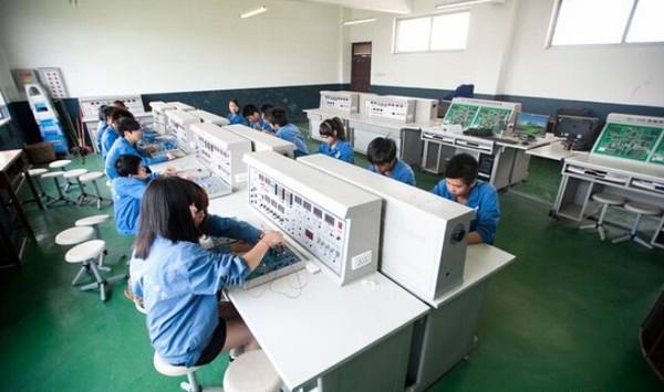 自贡市高级技工学校(自贡市职业培训学院)电子、电工综合实训台