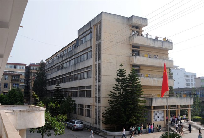 四川凉山卫生学校教学大楼
