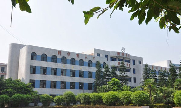 荣县职业技术教育中心(荣县职业高级中学校)办公大楼