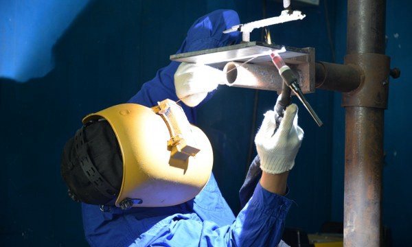 德阳安装技师学院(西南安装高级技工学校)焊工实训课