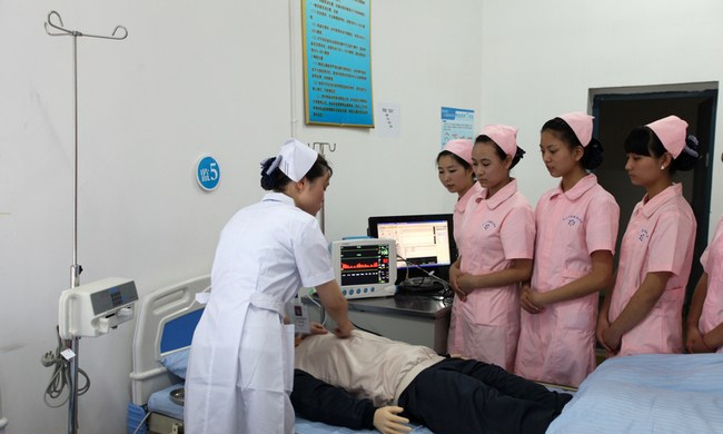 乐山市医药科技学校护理教学2