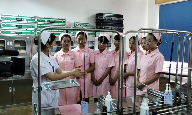 乐山市医药科技学校护理教学3