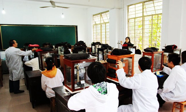 乐山市医药科技学校实训课