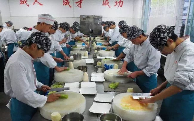 四川省绵阳职业技术学校中餐烹饪专业（刀工练习）