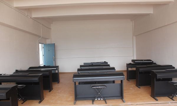 成都温江新运职业学校(新运高铁学校)琴房