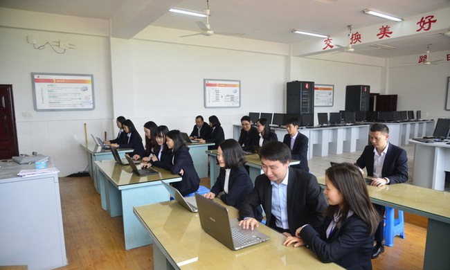 泸县建筑职业中专学校(泸州建筑职业技术学校)计算机实训室
