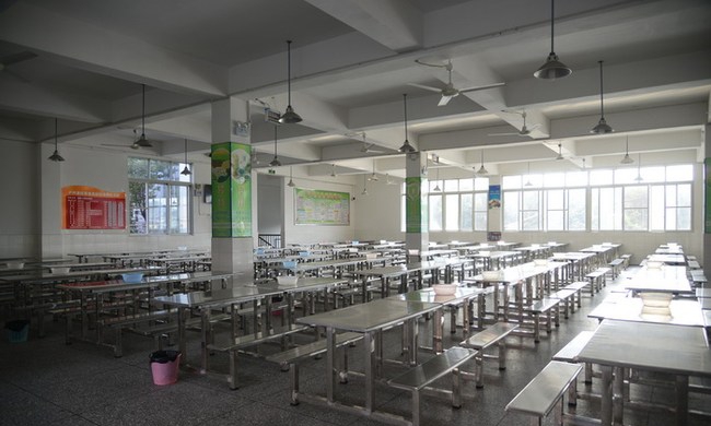 泸县建筑职业中专学校(泸州建筑职业技术学校)学生食堂内景