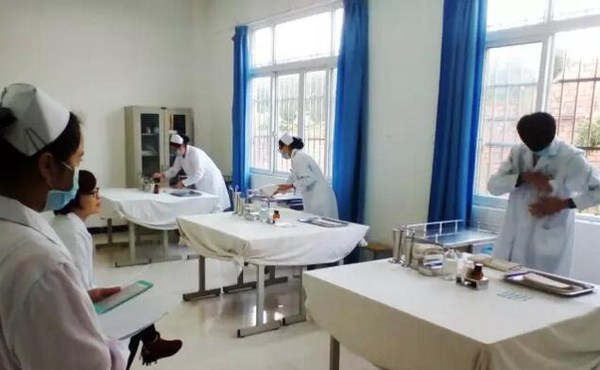 四川红十字卫生学校完善的实训设备