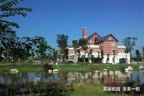 四川西南航空专修学院美丽校园图片