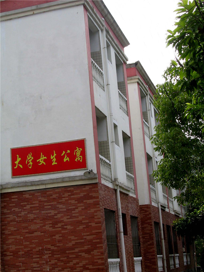 达州百岛湖职业技术学校寝室、宿舍图片 达州百岛湖职业技术学校寝室、宿舍图片