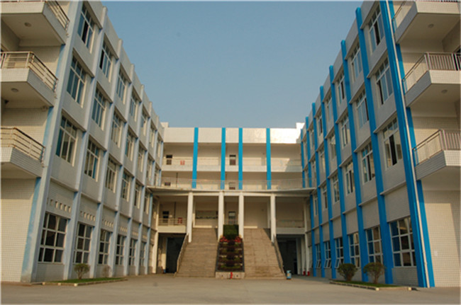 四川省矿产机电技师学院图片